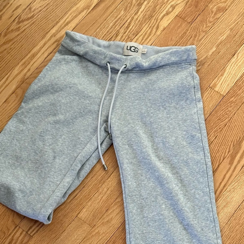 ugg grey lounge sweatpants - comfy & stylish.